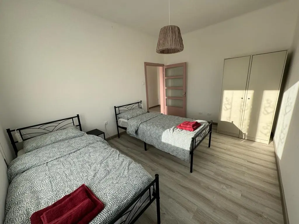 Appartamento 3 Camere Doppie Piano Terra — foto 4